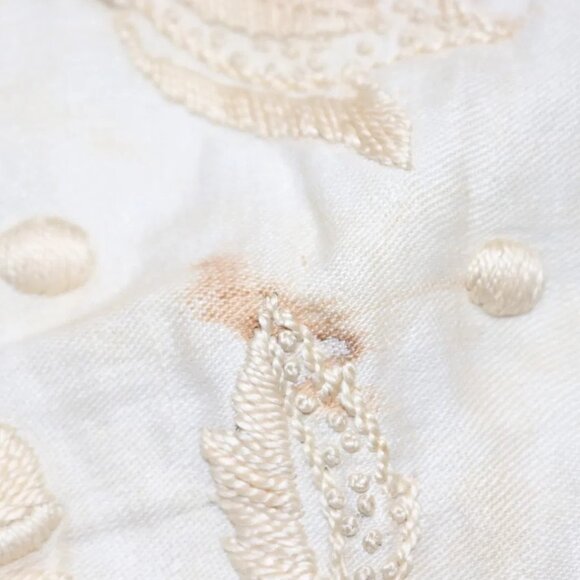 Vintage Arts & Crafts Era Embroidered Round Dollie Table Topper, 28 inches - Picture 3 of 6